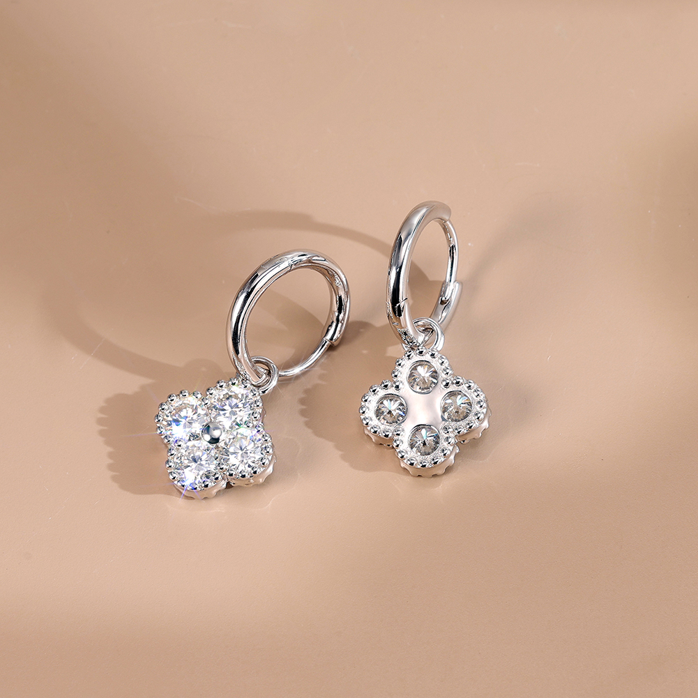 Hõbedast kõrvarõngad moissaniidiga