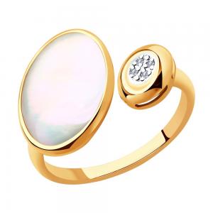 Кольцо из золота с бриллиантами и дуплетом из натурального кварца и перламутра
