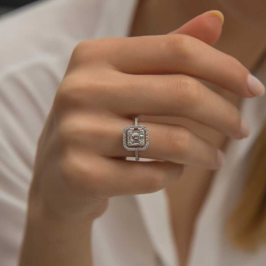 Кольцо с бриллиантом 0,68 карат