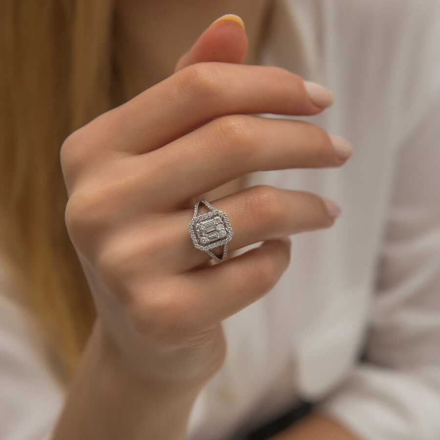 Sõrmus teemantidega 0,84 karaati