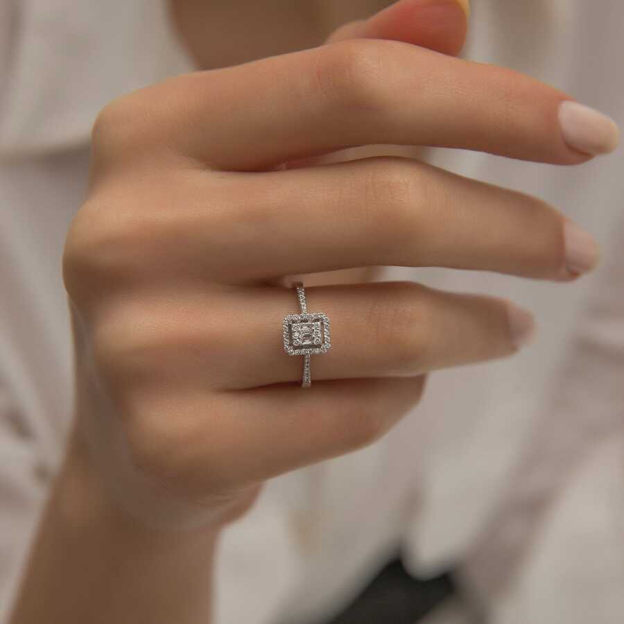 Кольцо с бриллиантом 0,24 карат
