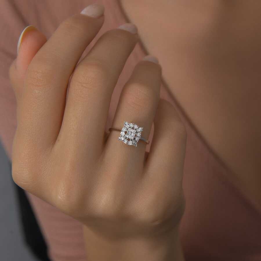 Кольцо с бриллиантом 0,10 карат